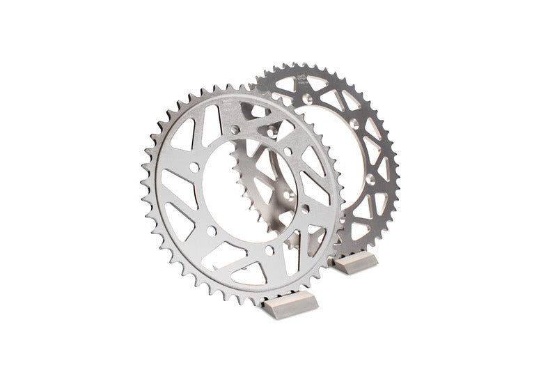 AFAM Steel Standard Rear Sprocket 92218 - 520 bakdrev i högkvalitativt stål, kompatibelt med E-Ton och SYM ATV-modeller för förbättrad prestanda.