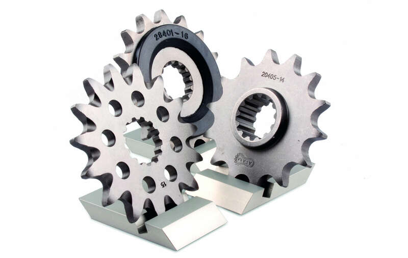 AFAM Steel Standard Front Sprocket 20505 - 530 i stål, visad med andra kedjehjul. Reservdel för Honda CB 650 från 1979 till 1982.