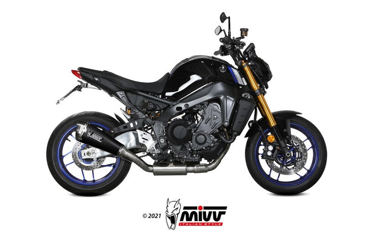 Yamaha MT-09 med installerat MIVV Delta Race Full Exhaust System i kolfiber, modell Y.066.LDRC. Premium avgassystem för sportig körning och stil.