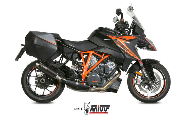 MIVV GP Pro Slip-On Muffler Black Stainless Steel monterad på KTM 1290 Superduke GT, visad från sidan med full utrustning. Perfekt för reservdelar och tillbehör inom motorcykeldelar.
