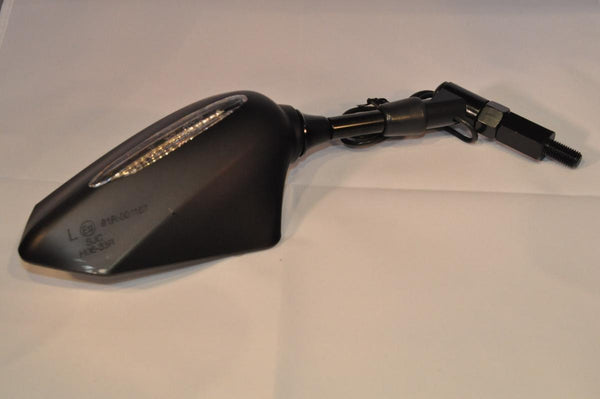 Accédez au rétroviseur avec les clignoteurs pour la règle à droite.