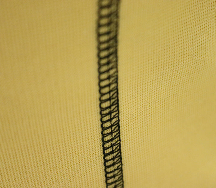 Närbild på sömmarna i Trilobite Dam Kevlar underställsbyxor 2161 Skintec, som visar hållbarhet och högkvalitativ konstruktion.